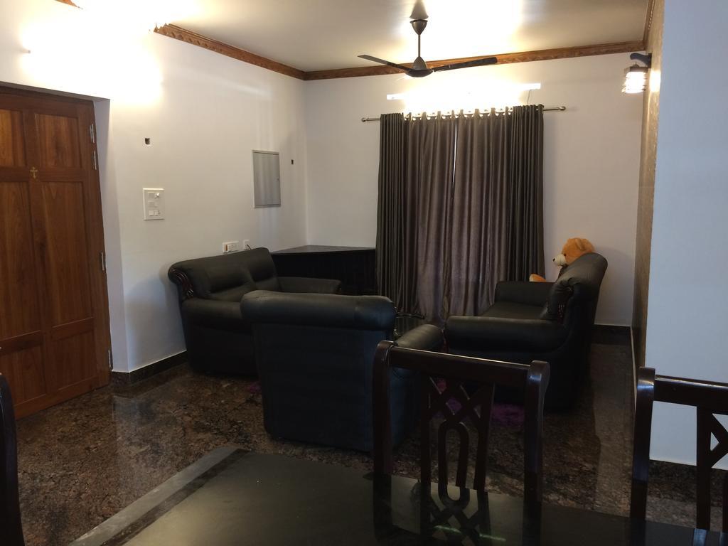 Beersheba Three Bed Room A/C Apartments Thiruvananthapuram Bagian luar foto